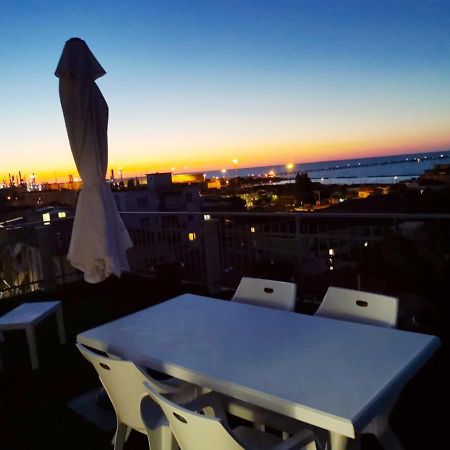 La Terrazza Apartment Falconara Marittima Luaran gambar